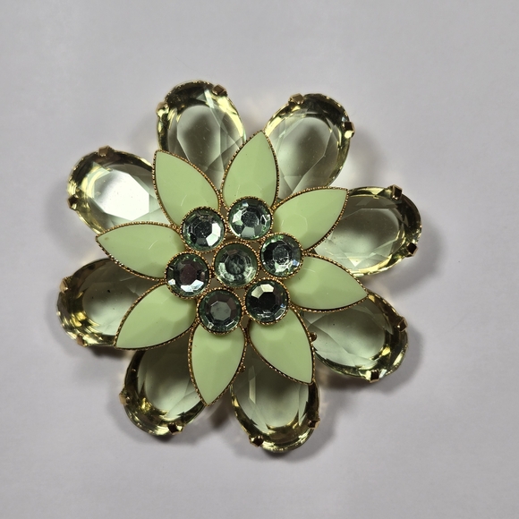 Gold Tone Trim Light Green Floral Glass Crystal Brooch - Picture 3 of 16